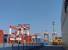 2026年元月14日，华绳公司一行三人及两位行业专家，共赴广州港南沙港区，进行技术交流及服务。